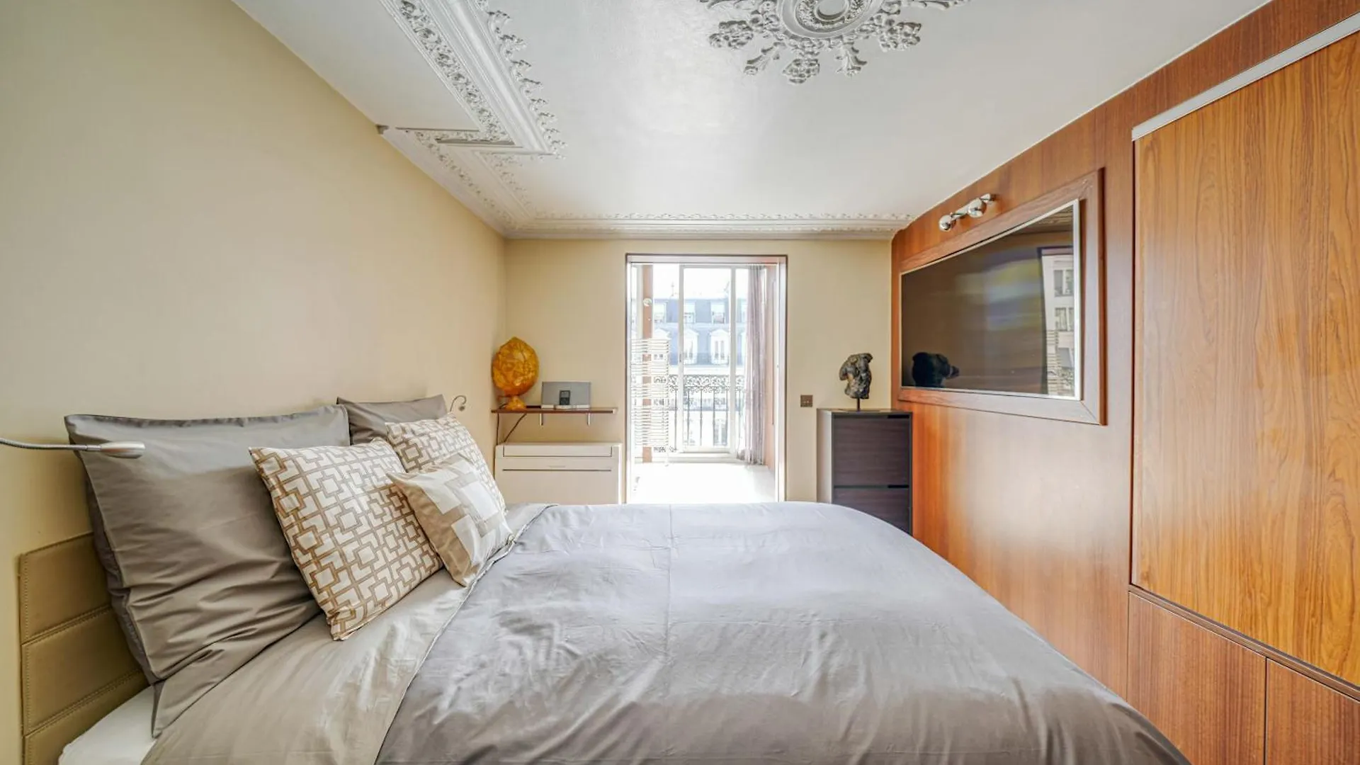 Apartment Grands Boulevards Paris